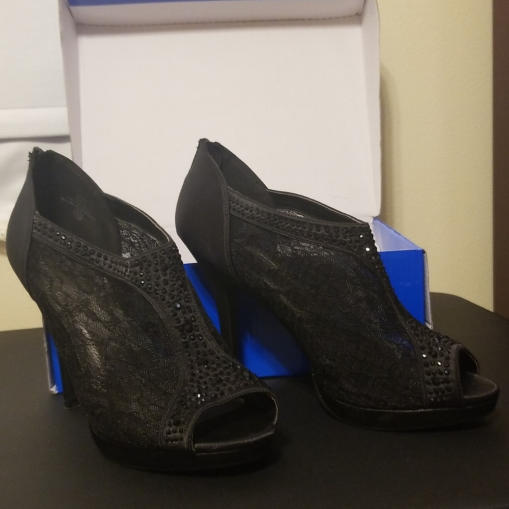 Black lace open toe bootie 10 heel shoe